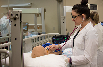 A UMSN master's student in a CLC simulation exercise